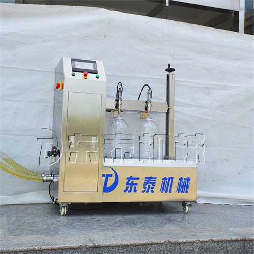 如何清洗小型食用油灌裝機(jī)？東泰告訴你